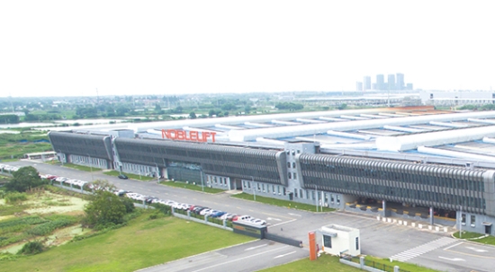 全市 “金象金牛”大企業(yè)培育工作現(xiàn)場會研究院院長周學(xué)軍代表公司作交流發(fā)言